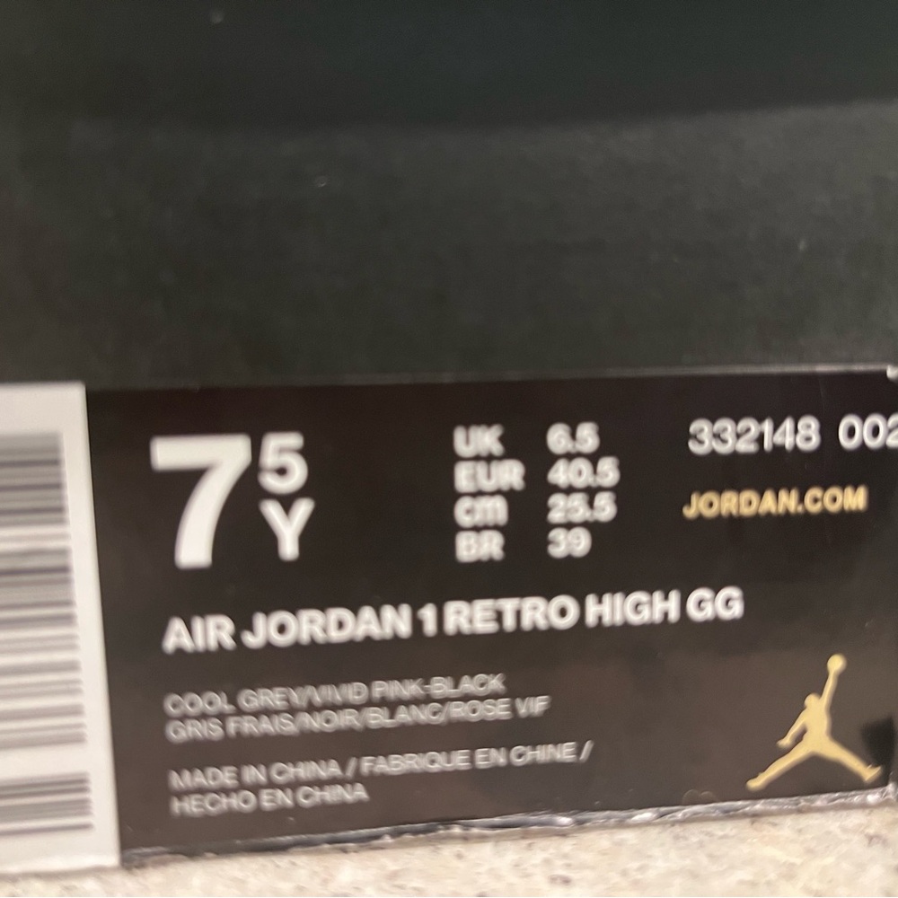 Grey an pink Nike size 7-1/2 Good shoes and authentic - Picture 5 of 5